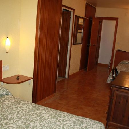 Hotel la Masia Portbou Bagian luar foto