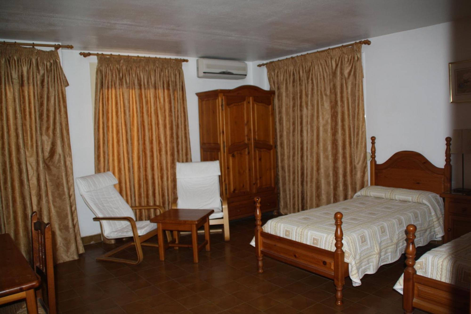Hotel la Masia Portbou Ruang foto