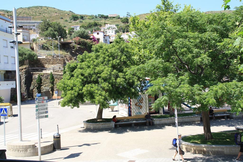 Hotel la Masia Portbou Bagian luar foto