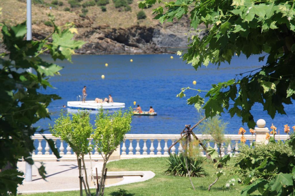 Hotel la Masia Portbou Bagian luar foto